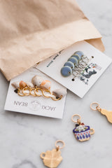 stitch marker mystery bag - book - Image 1