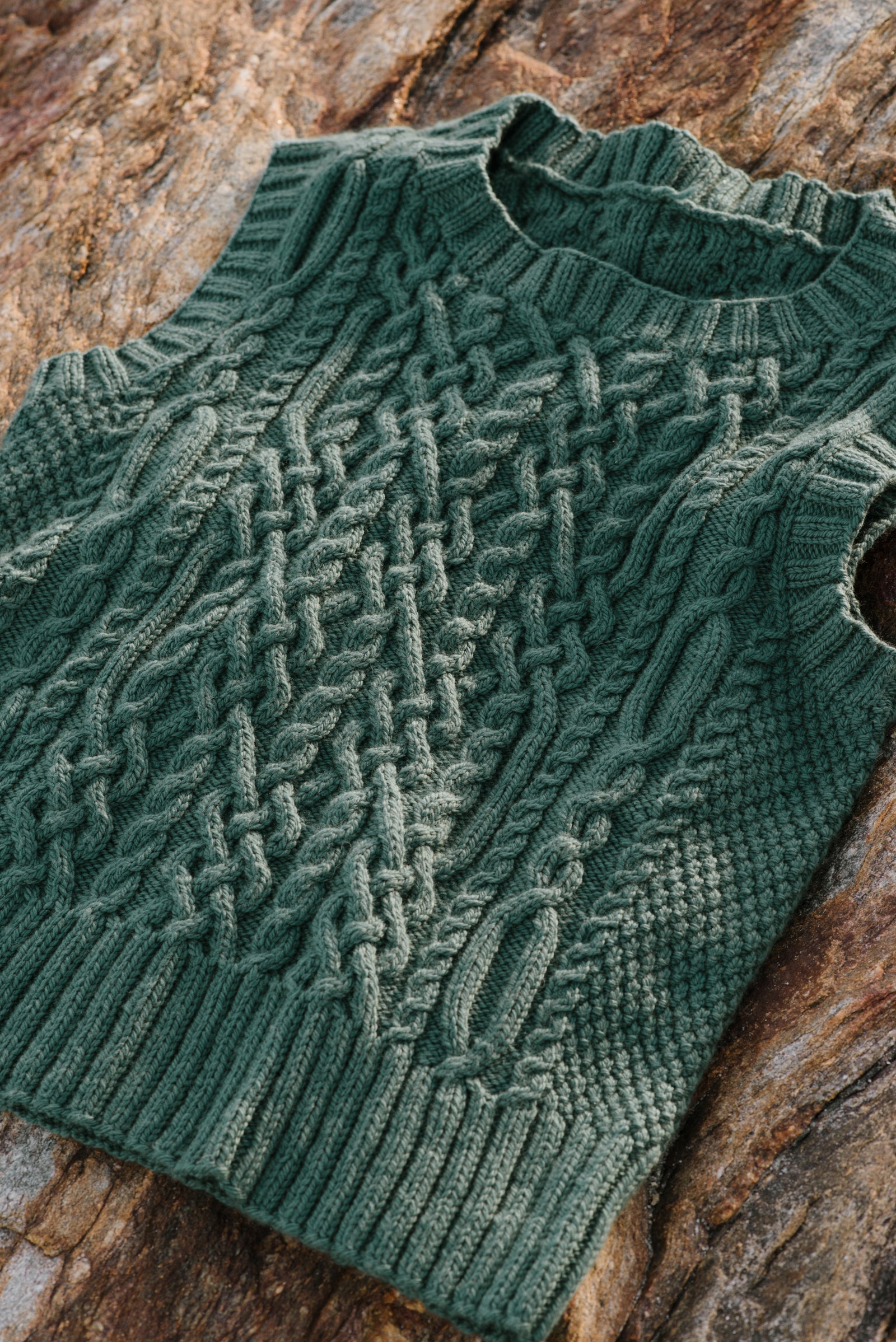 Saltwind Cabeled Vest Knitting Pattern by Keiko Kikuno – Quince & Co.