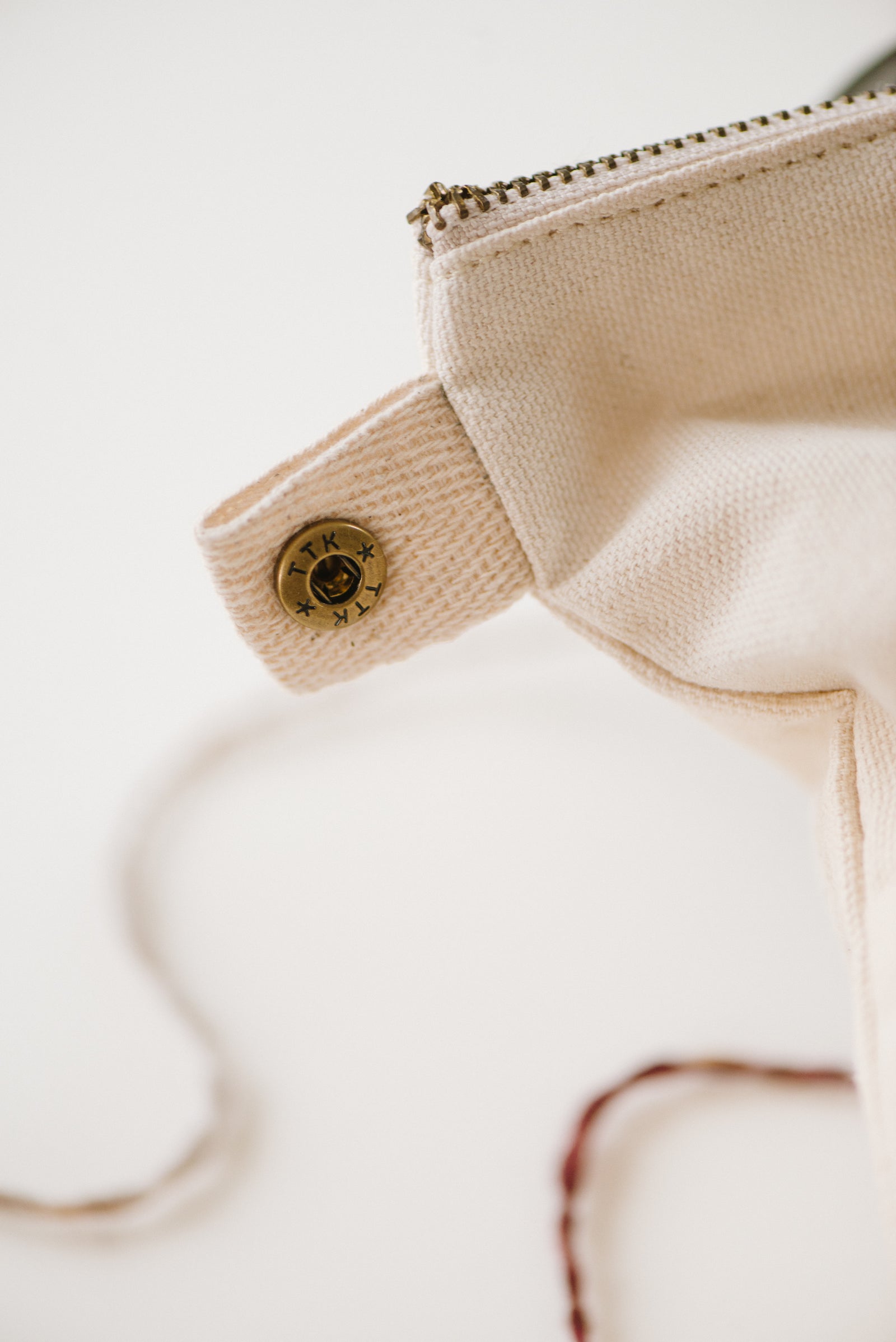 Twig & Horn Canvas Crossbody Project Tote – Quince & Co.