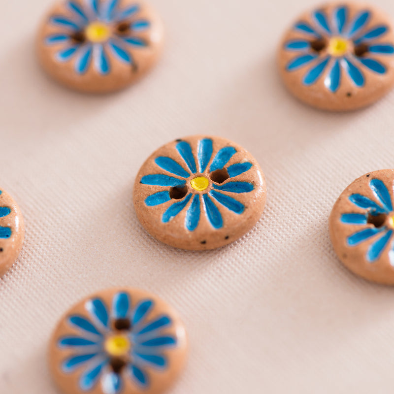 bright blue daisy buttons - book - Image 2