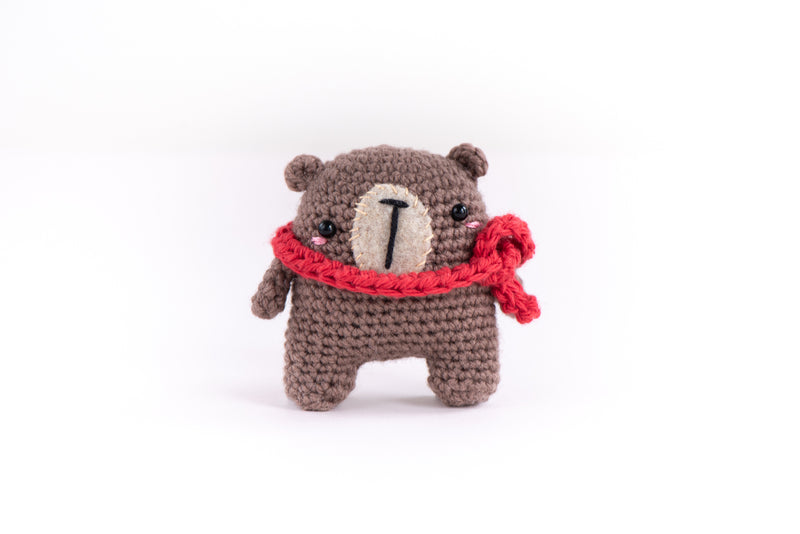 Bear Pocket Animal Crochet Pattern by Ezgi Tandogan – Quince &