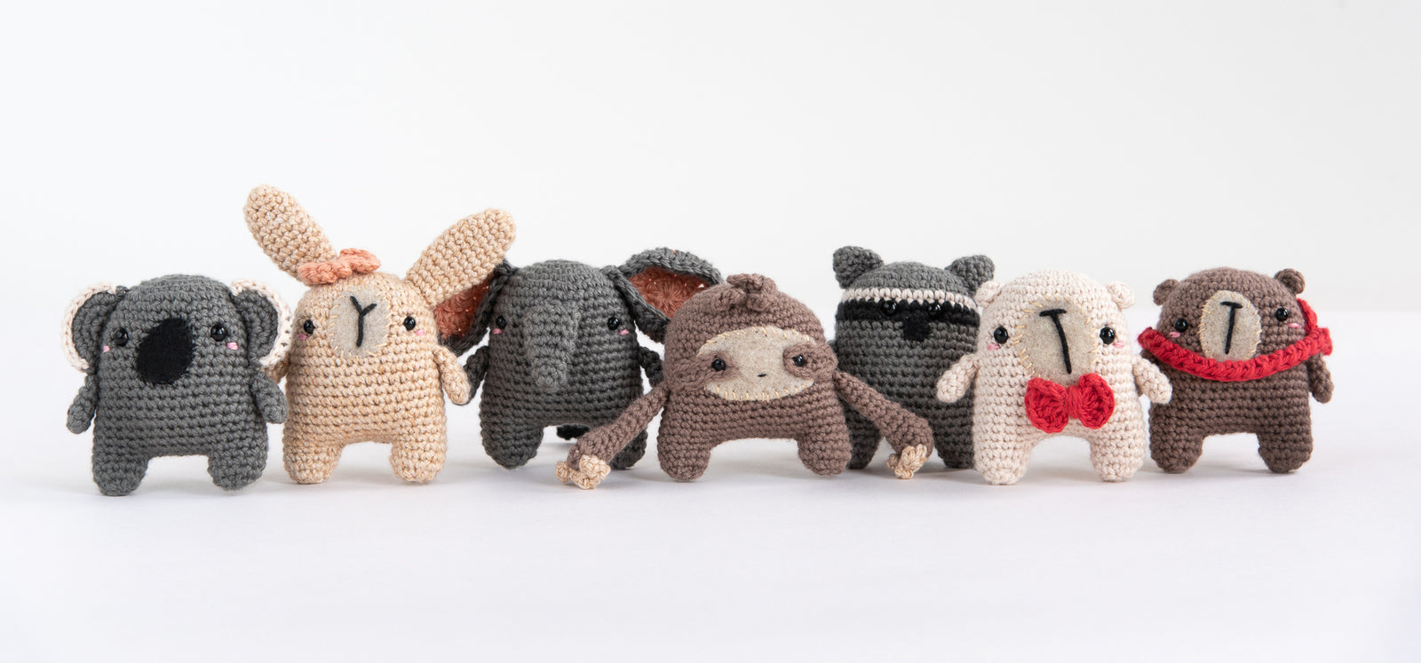 Raccoon Pocket Animal Crochet Pattern by Ezgi Tandogan – Quince & Co.