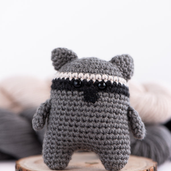 Raccoon Pocket Animal Crochet Pattern by Ezgi Tandogan – Quince & Co.