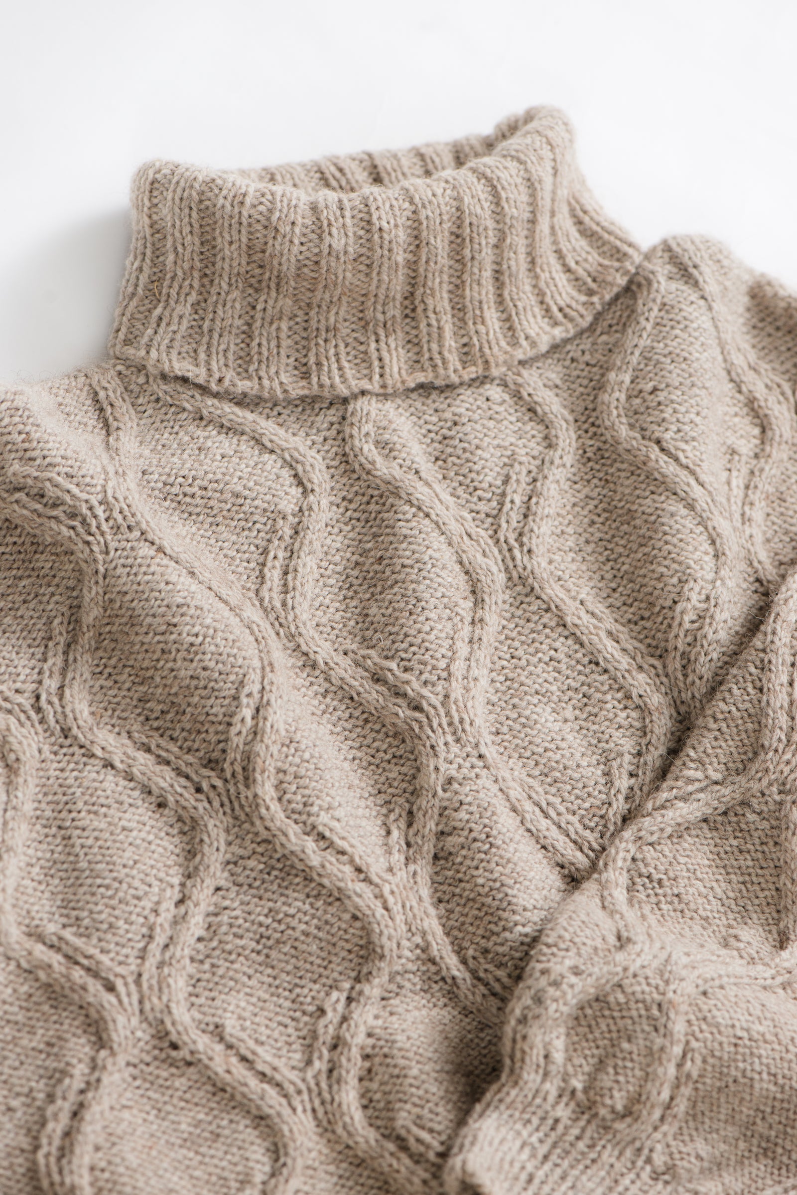 Tessa Pullover Sweater Knitting Pattern by Hanna Maciejewska