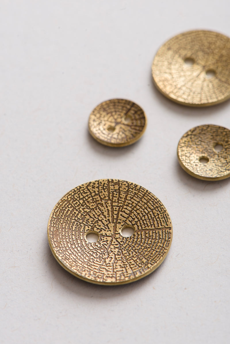 woodgrain brass buttons – Quince & Co.