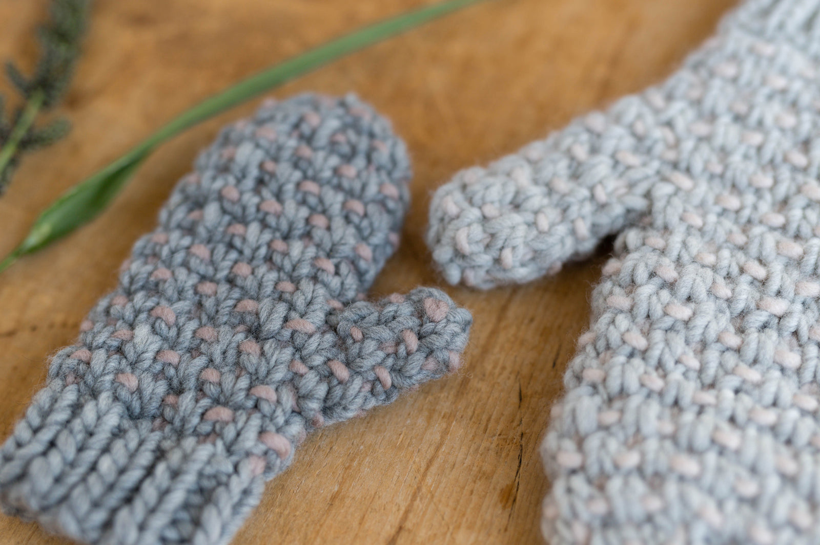 dot mittens knitting pattern – Quince & Co.
