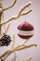 round ornaments and candy pieces - pattern - Image 2