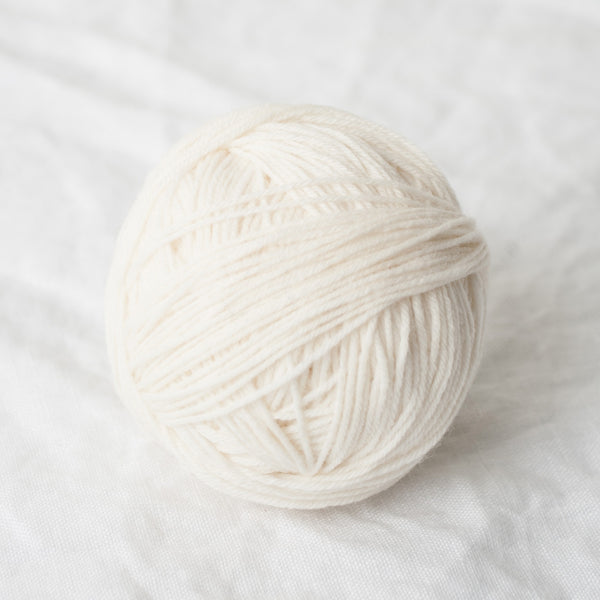 https://quinceandco.com/cdn/shop/products/quince-and-co-yarn-index-finch_600x600_crop_center.jpg?v=1566825058